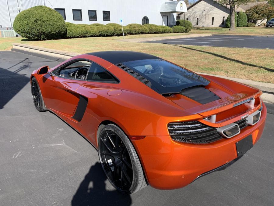  McLaren MP4-12C 2012 года  (фото 8 из 48)